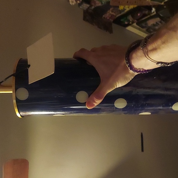 Massive gorg. Beach vibe navy w. White poka dots and brass accent lamp. - Picture 2 of 5